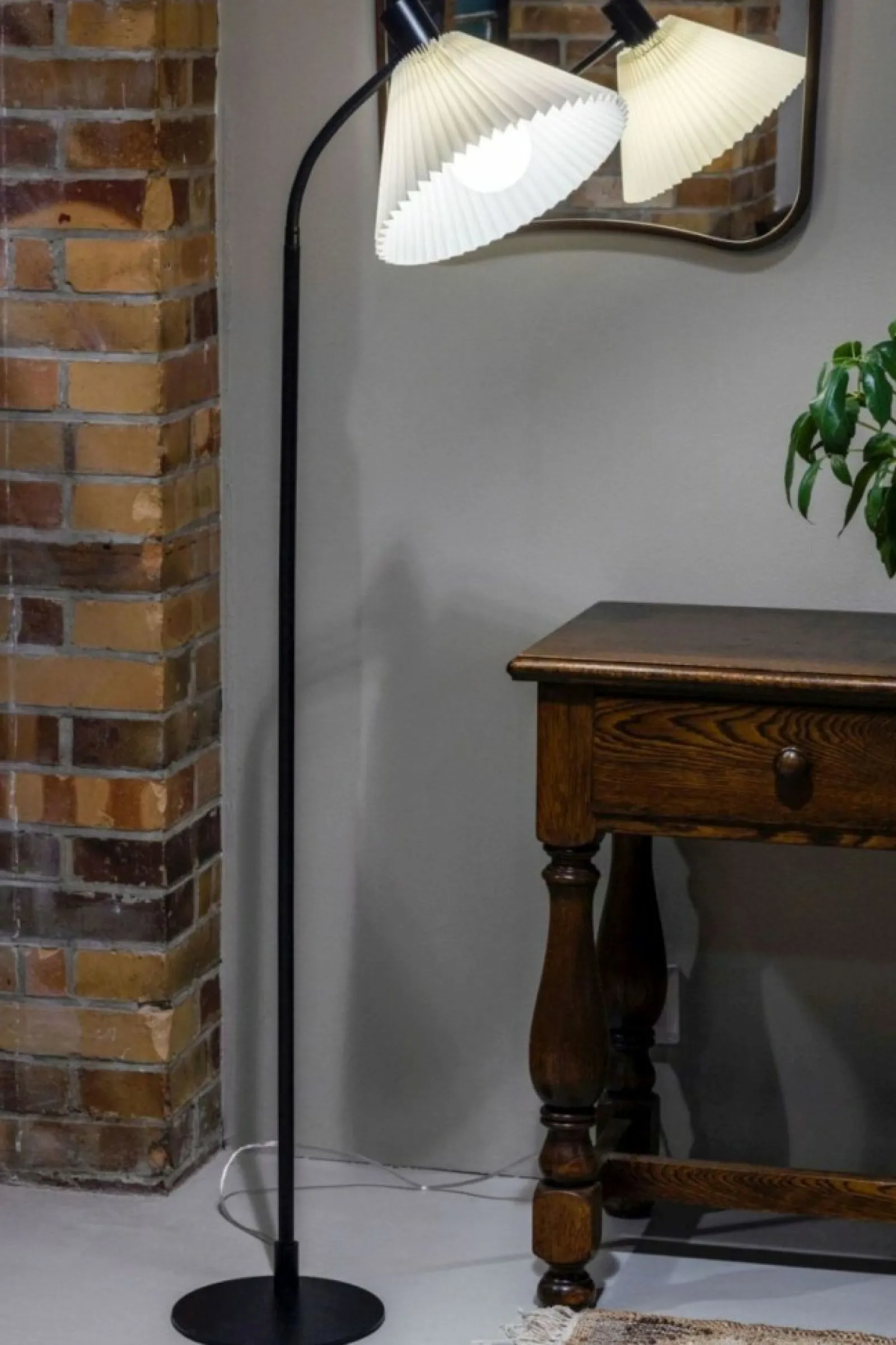 Sklep Kaja Czarna lampa podłogowa z ozdobnym abażurem 108568 z serii MIRA | Kaja* Lampy Podłogowe Z Abażurem