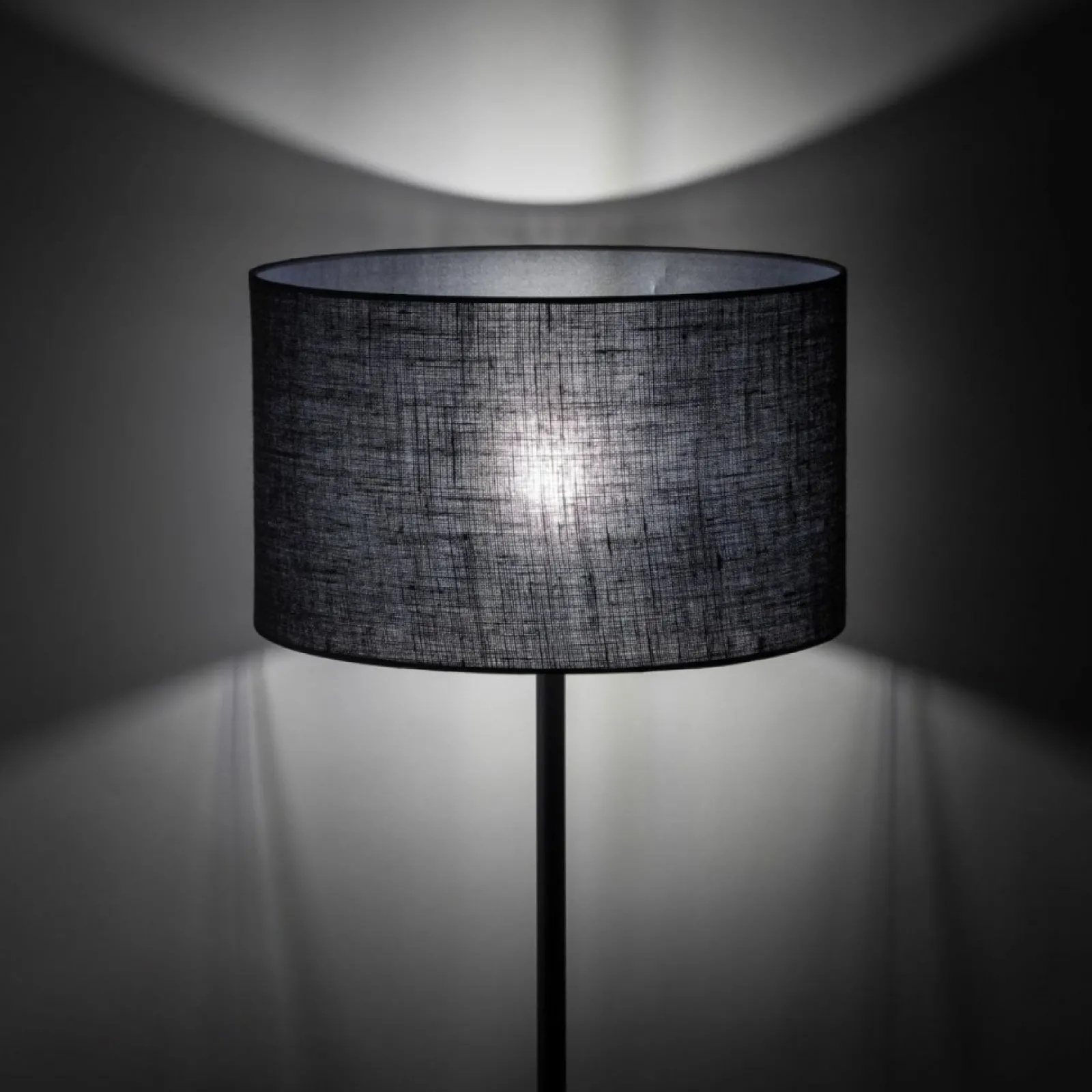Sklep Kaja Czarna, prosta lampa podłogowa z abażurem TK 16011 GLORII | Kaja* Lampy Podłogowe Z Abażurem | Tradycyjne Lampy Podłogowe