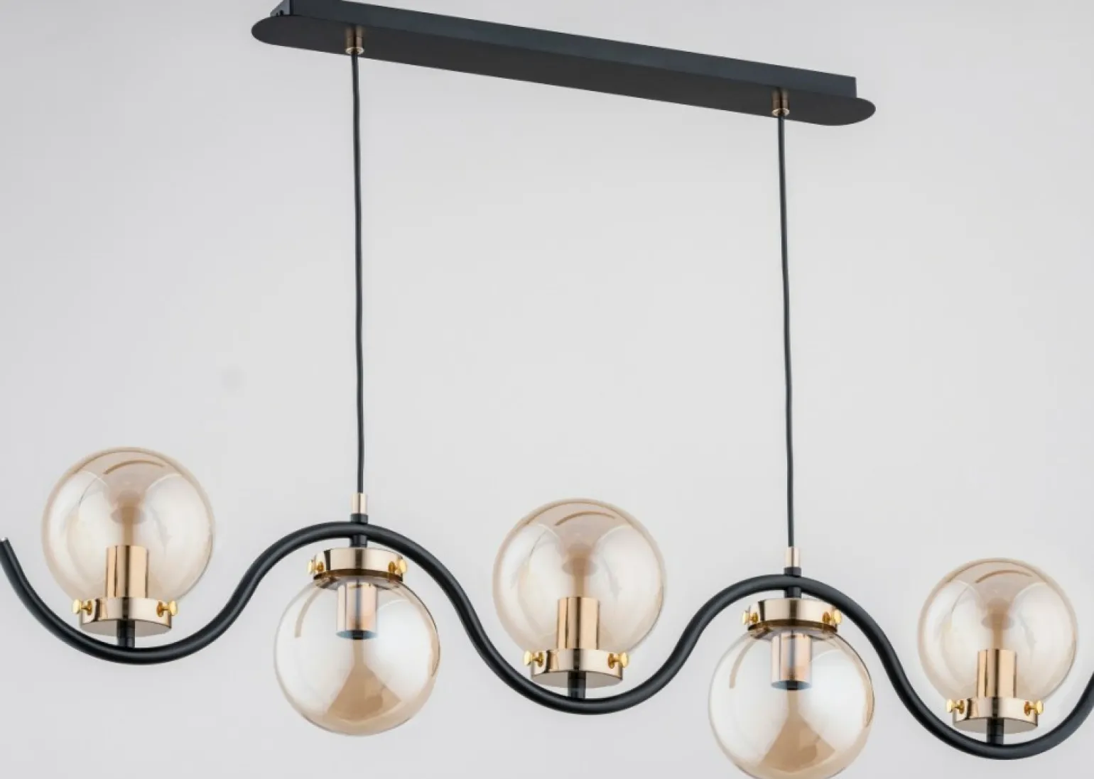 Outlet Czarno-złota lampa wisząca o finezyjnym kształcie AL 62155 | Kaja Żyrandole Nowoczesne