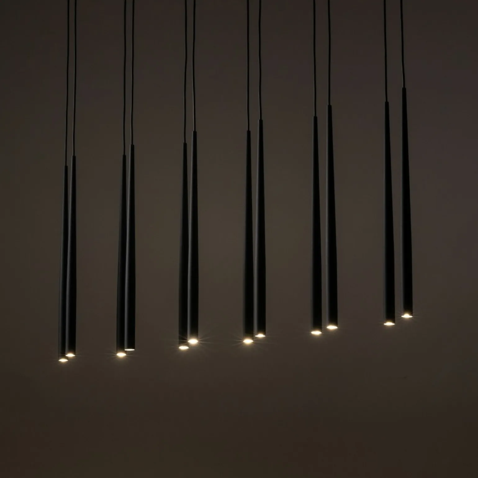 Hot Lampa wisząca z wąskimi tubami, nad stół TK 10115 PIANO BLACK | Kaja Żyrandole Nowoczesne