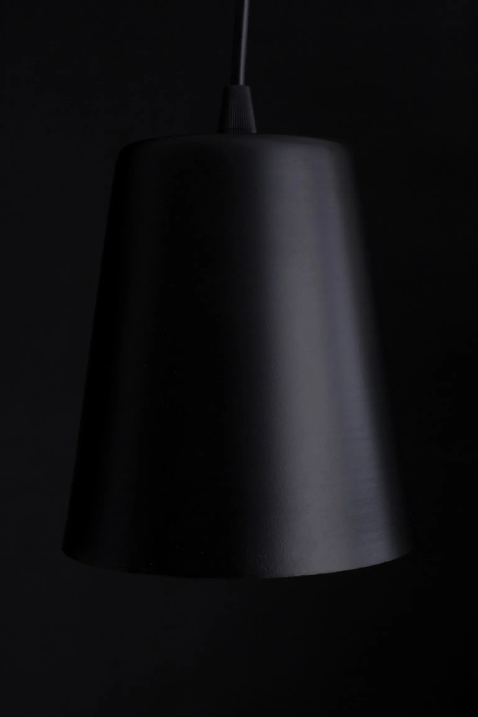 Fashion Pojedyncza czarno-złota lampa wisząca z kloszem 415/1 | Kaja Żyrandole Nowoczesne